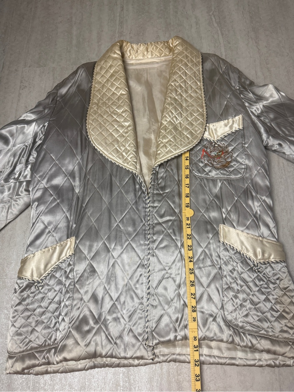 Vintage 1940's Japanese robe smoking jacket Embroidered Dragon Quilted Jacket - Picture 13 of 16